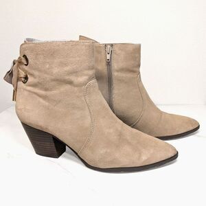 Bella Vita Elka Beige Suede Stacked Block Heel Bootie Shoes, Bow Accent, 9 N